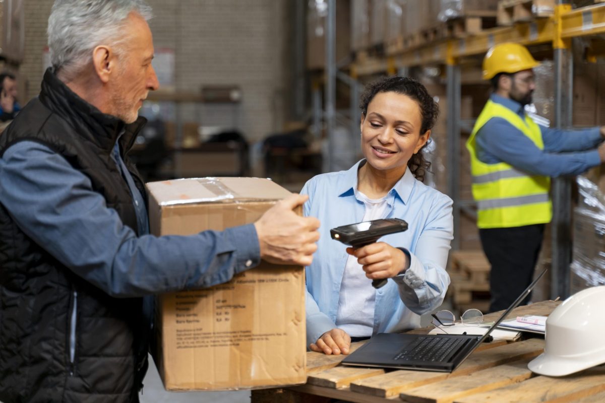 employees-working-warehouse employees-working-warehouse
